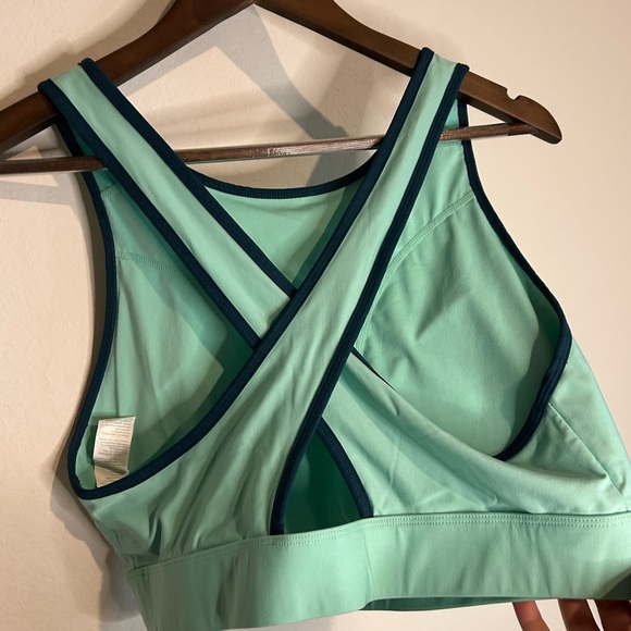 Fabletics High-Impact Green Sports Bra with Criss-Cross Back - Size XXL - Picture 4 of 8